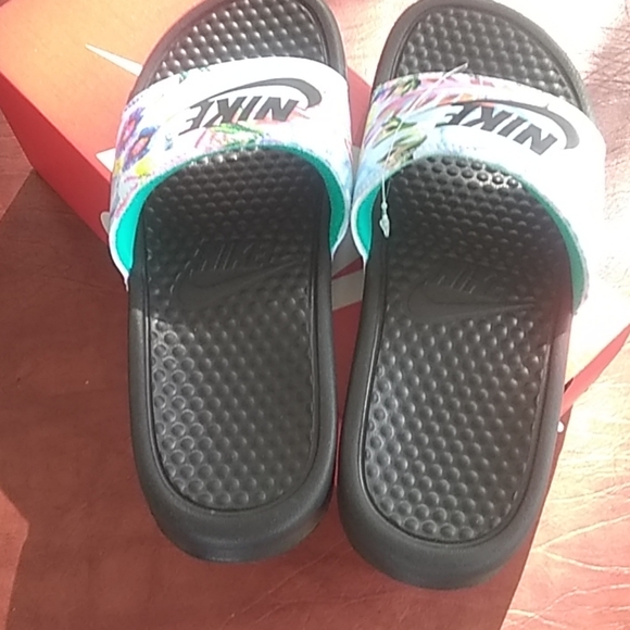 nike hawaiian slides